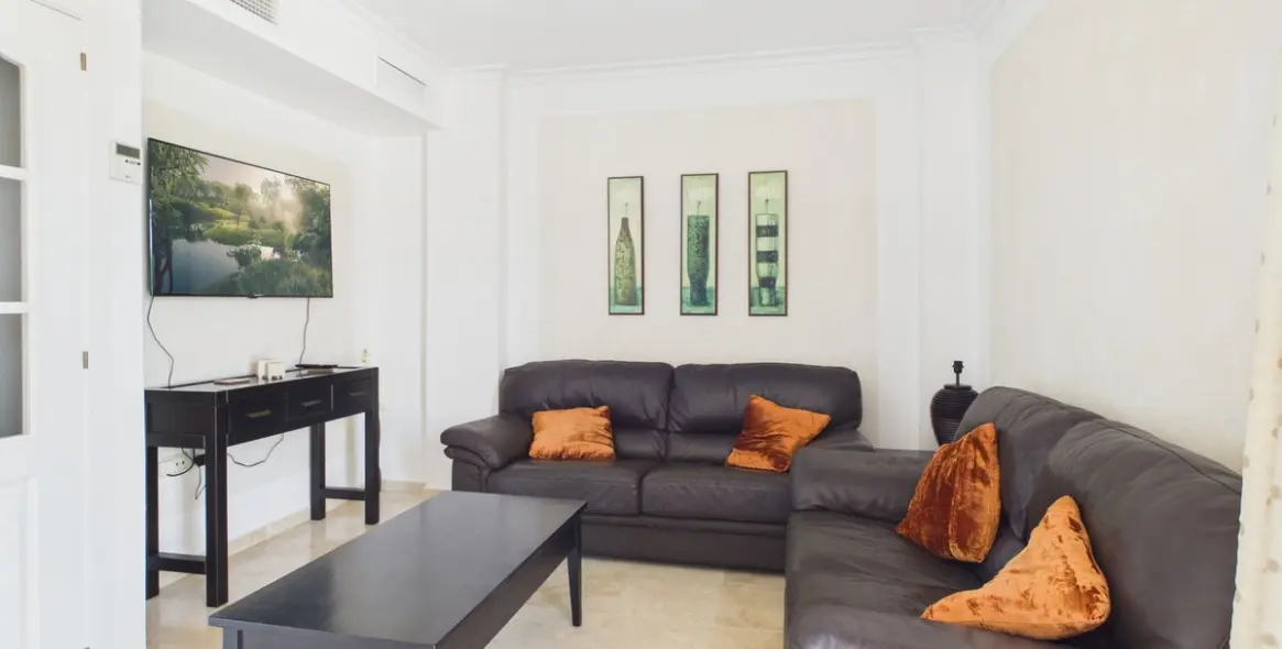 Sale of townhouse in La Duquesa 3