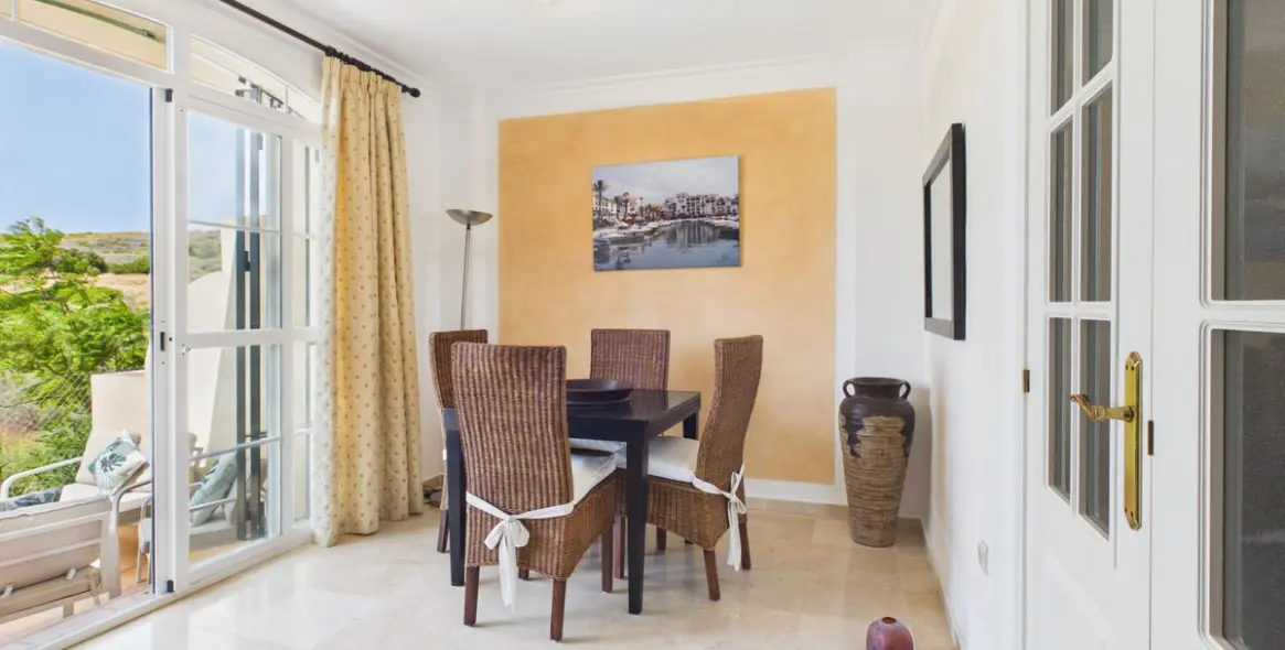 Sale of townhouse in La Duquesa 5