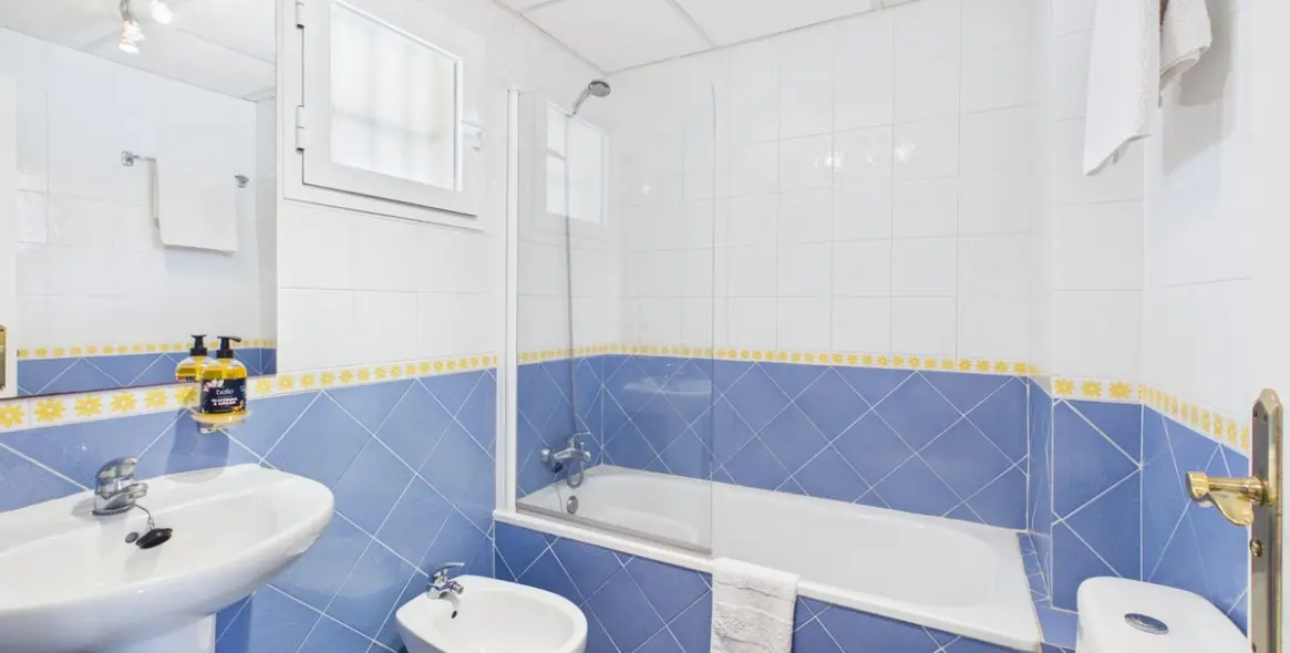 Sale of townhouse in La Duquesa 11