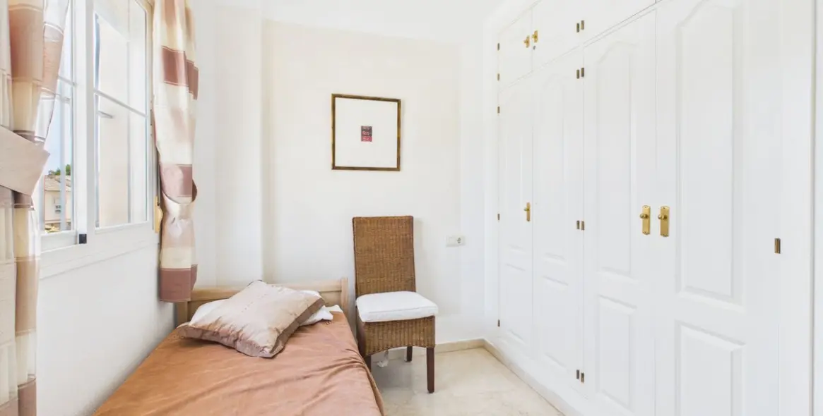 Sale of townhouse in La Duquesa 16