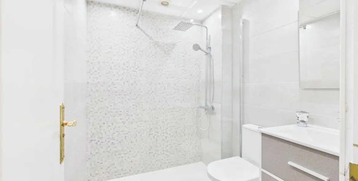 Sale of townhouse in La Duquesa 17