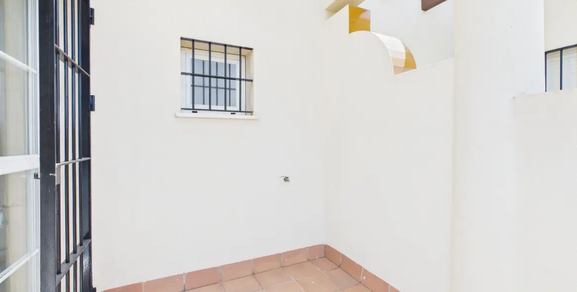 Sale of townhouse in La Duquesa 21