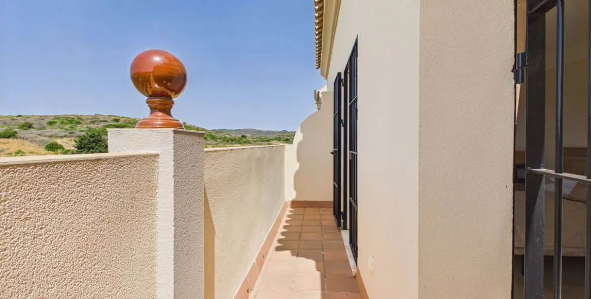 Sale of townhouse in La Duquesa 27