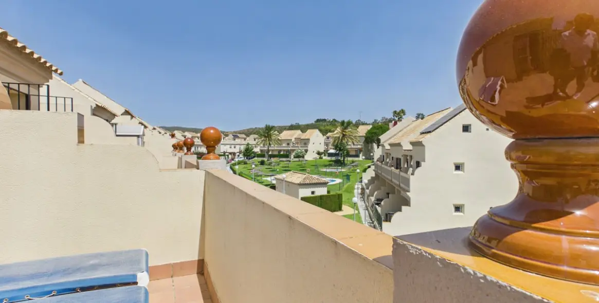 Sale of townhouse in La Duquesa 28