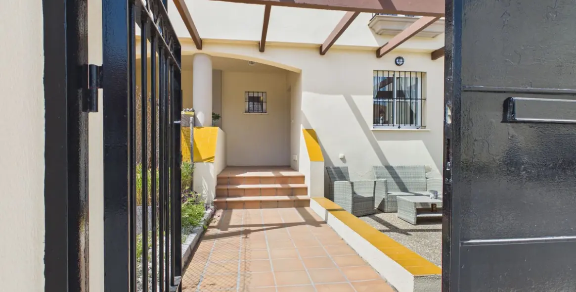 Sale of townhouse in La Duquesa 32