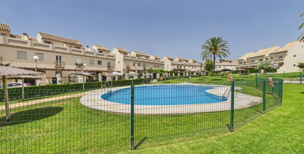 Sale of townhouse in La Duquesa 33