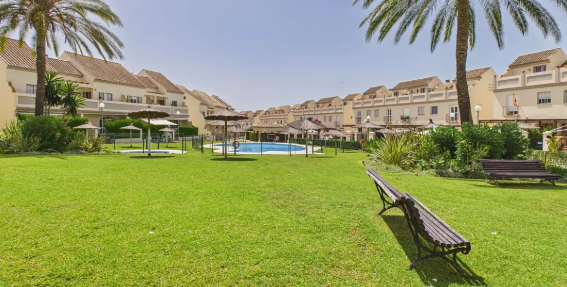 Sale of townhouse in La Duquesa 35