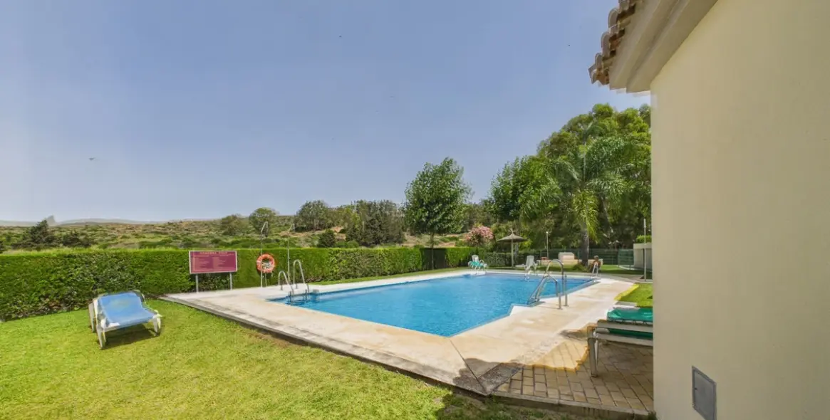 Sale of townhouse in La Duquesa 36
