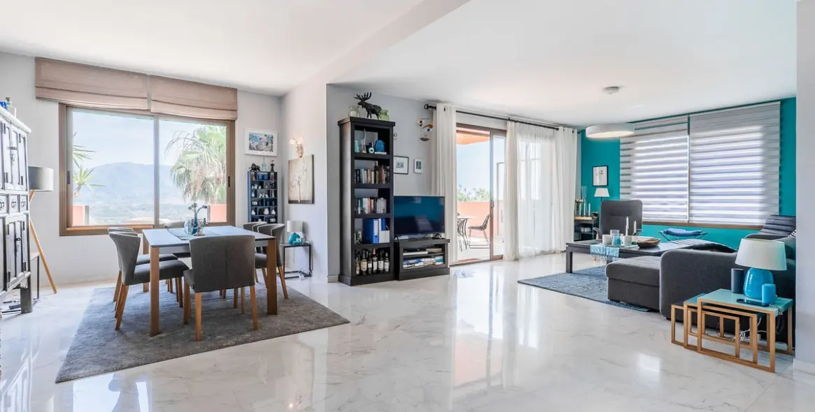 Sale of middle floor apartment in La Mairena 11