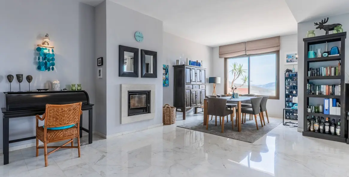 Sale of middle floor apartment in La Mairena 14