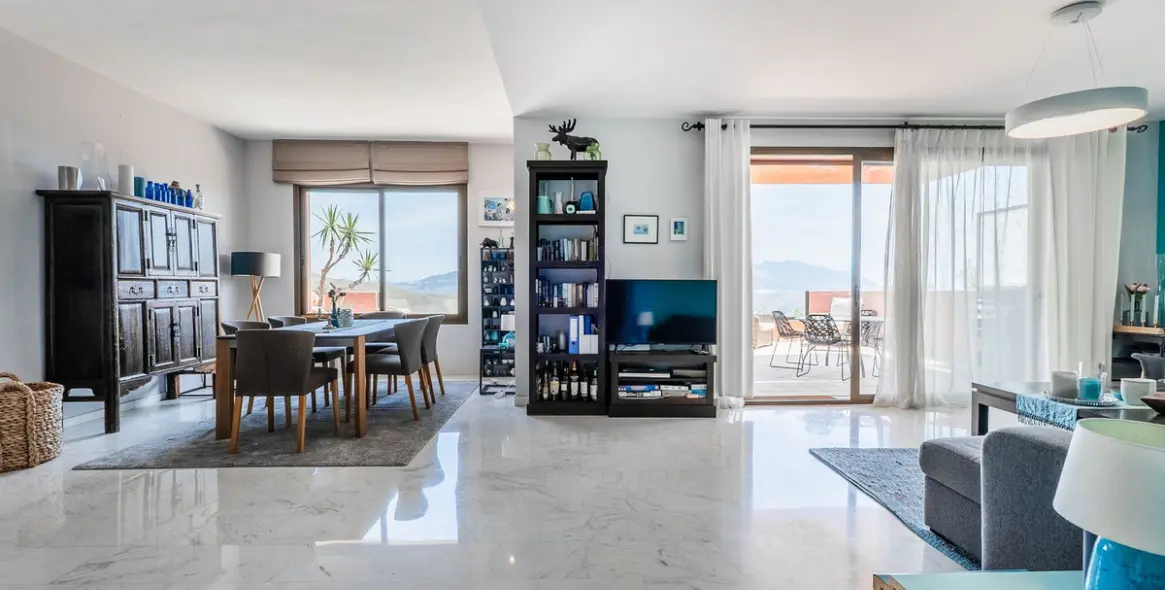 Sale of middle floor apartment in La Mairena 17