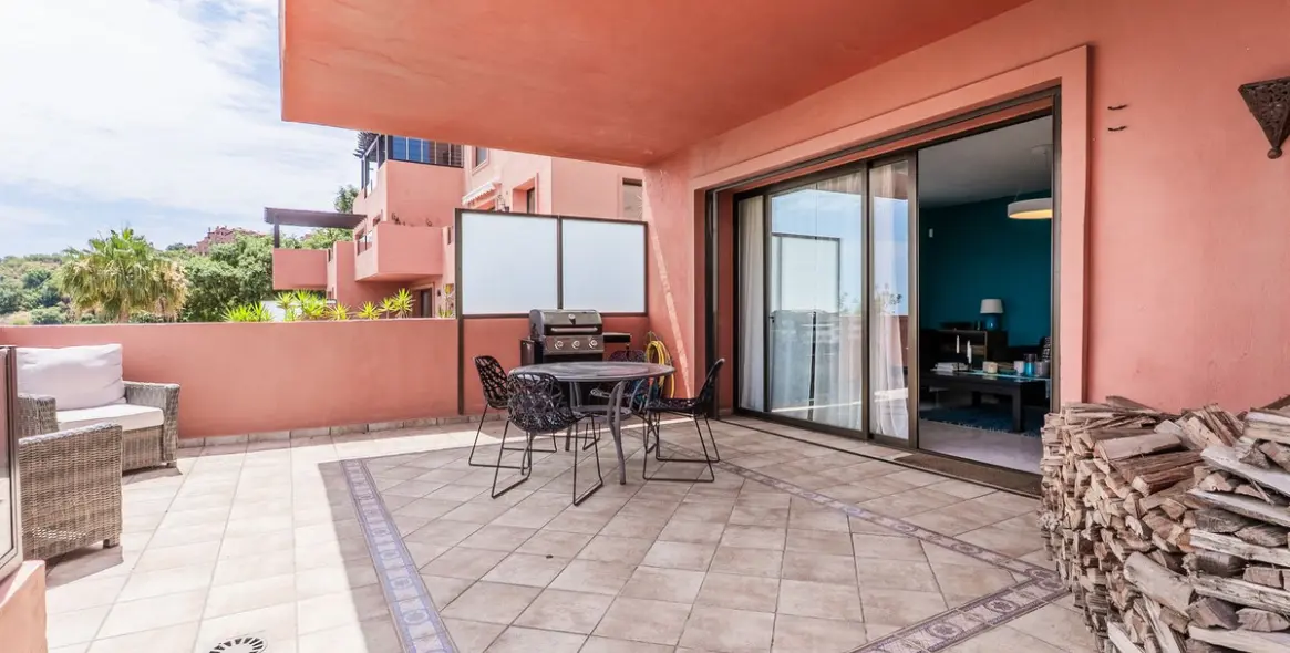 Sale of middle floor apartment in La Mairena 18