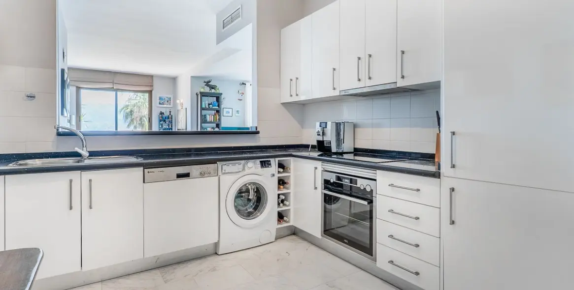 Sale of middle floor apartment in La Mairena 20