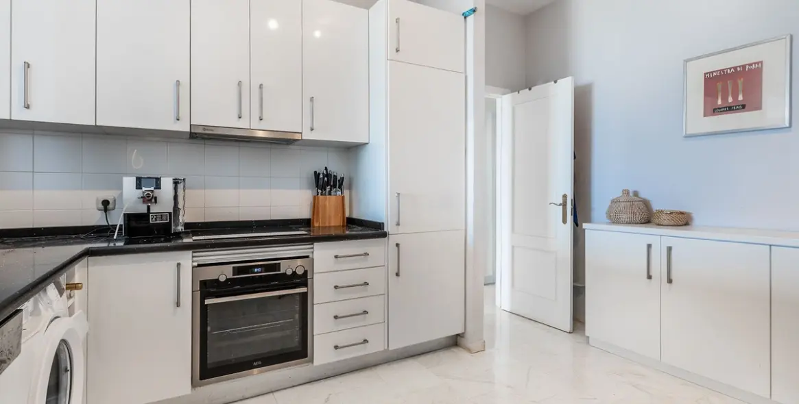 Sale of middle floor apartment in La Mairena 21