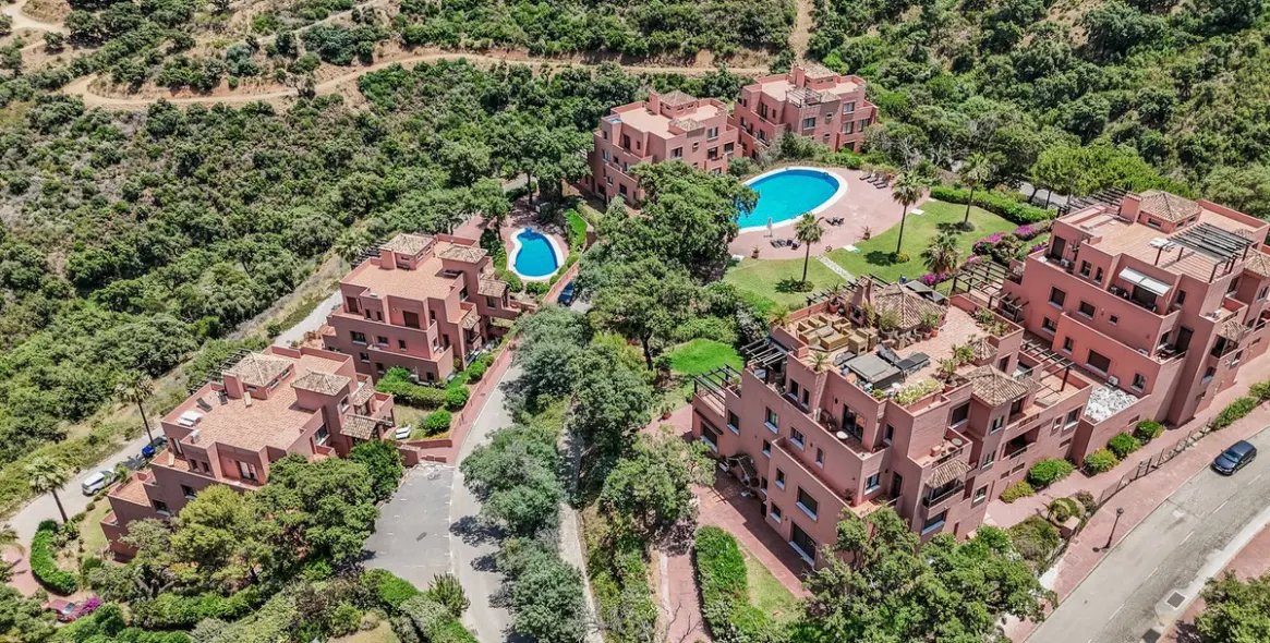 Sale of middle floor apartment in La Mairena 22