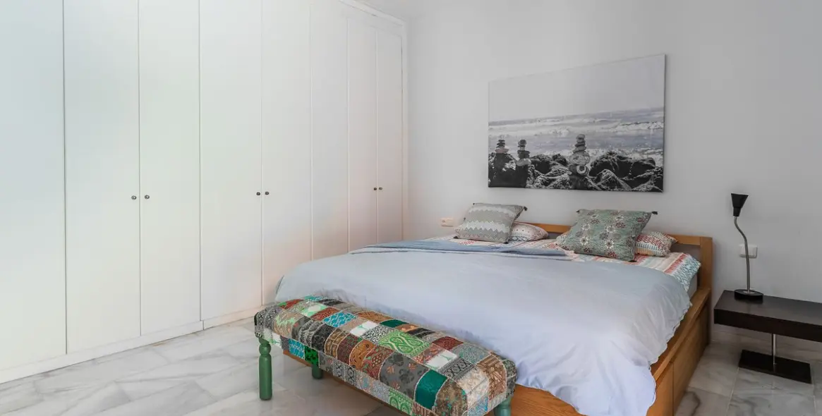 Sale of middle floor apartment in La Mairena 25