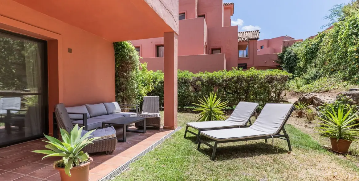Sale of middle floor apartment in La Mairena 30