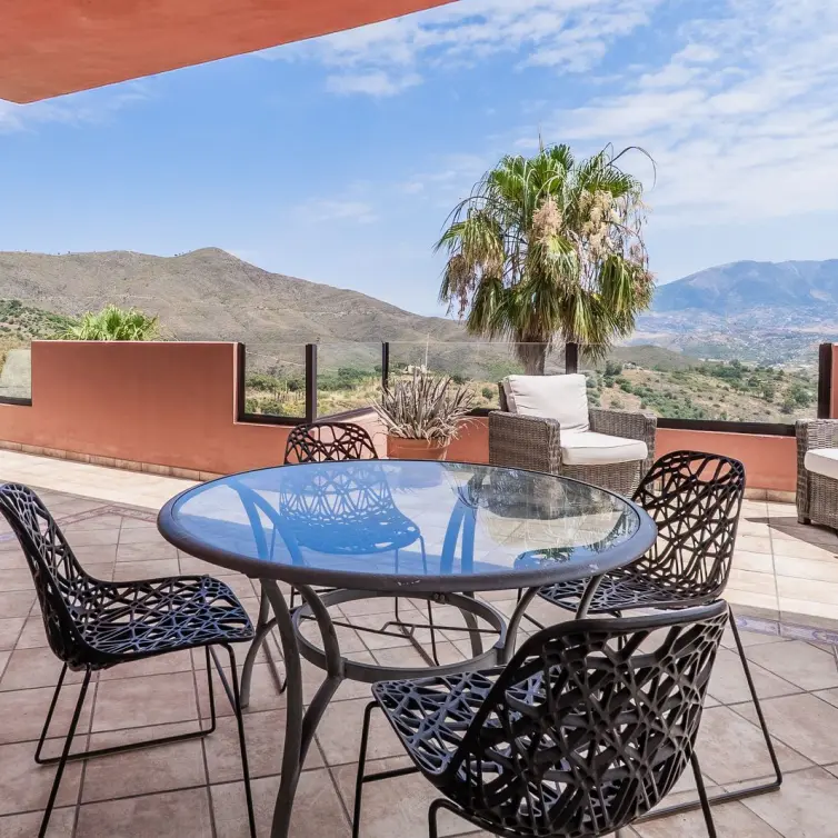 Sale of middle floor apartment in La Mairena