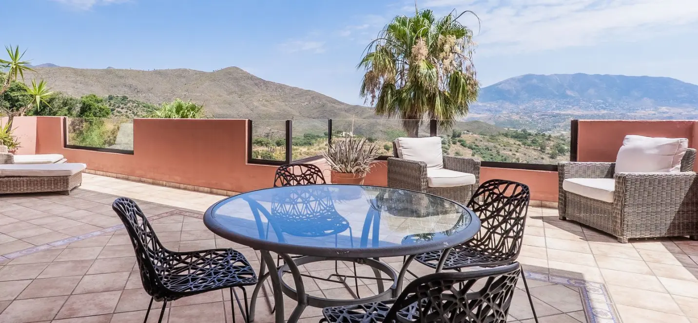 Sale of middle floor apartment in La Mairena 4