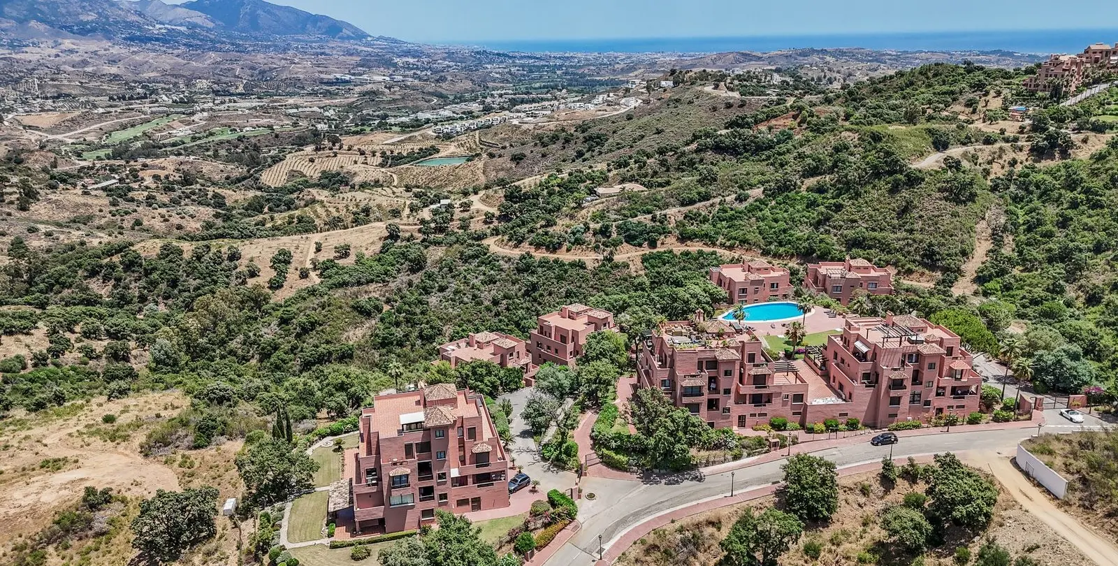 Sale of middle floor apartment in La Mairena 13
