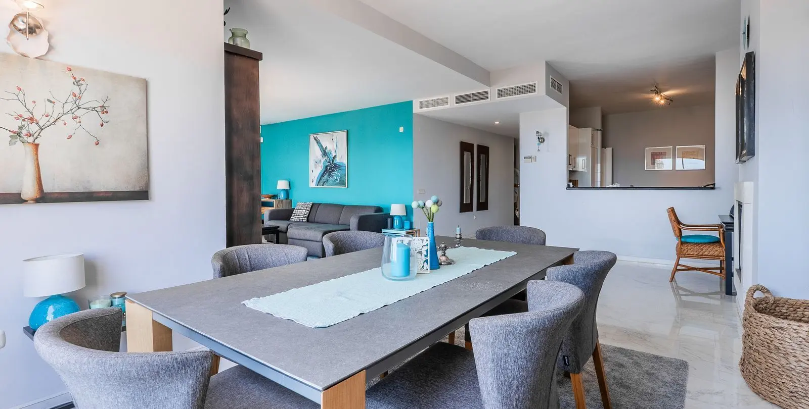 Sale of middle floor apartment in La Mairena 15