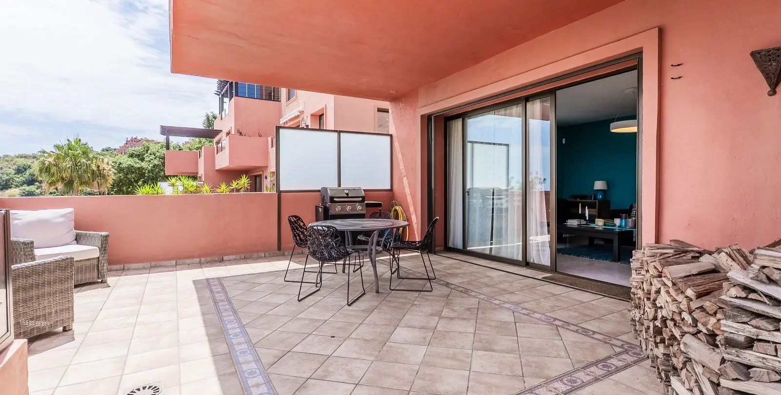 Sale of middle floor apartment in La Mairena 18