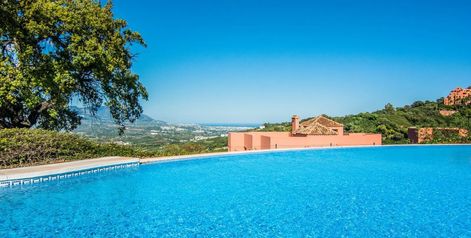 Sale of middle floor apartment in La Mairena 36