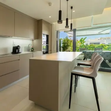 Venta de apartamento en planta baja en Higueron