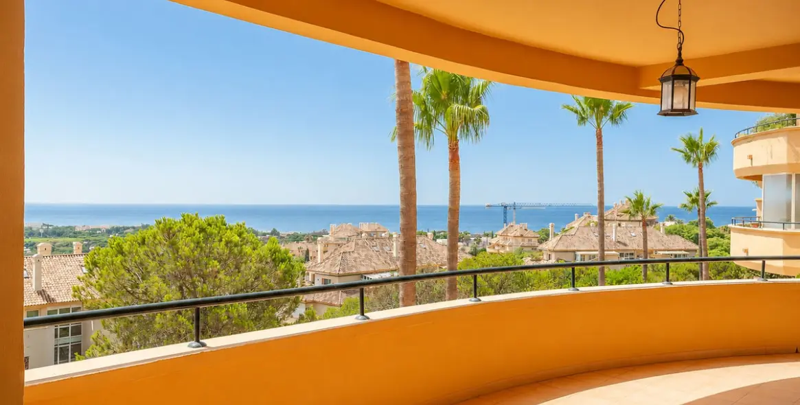 Venta de apartamento en planta media en Elviria 1