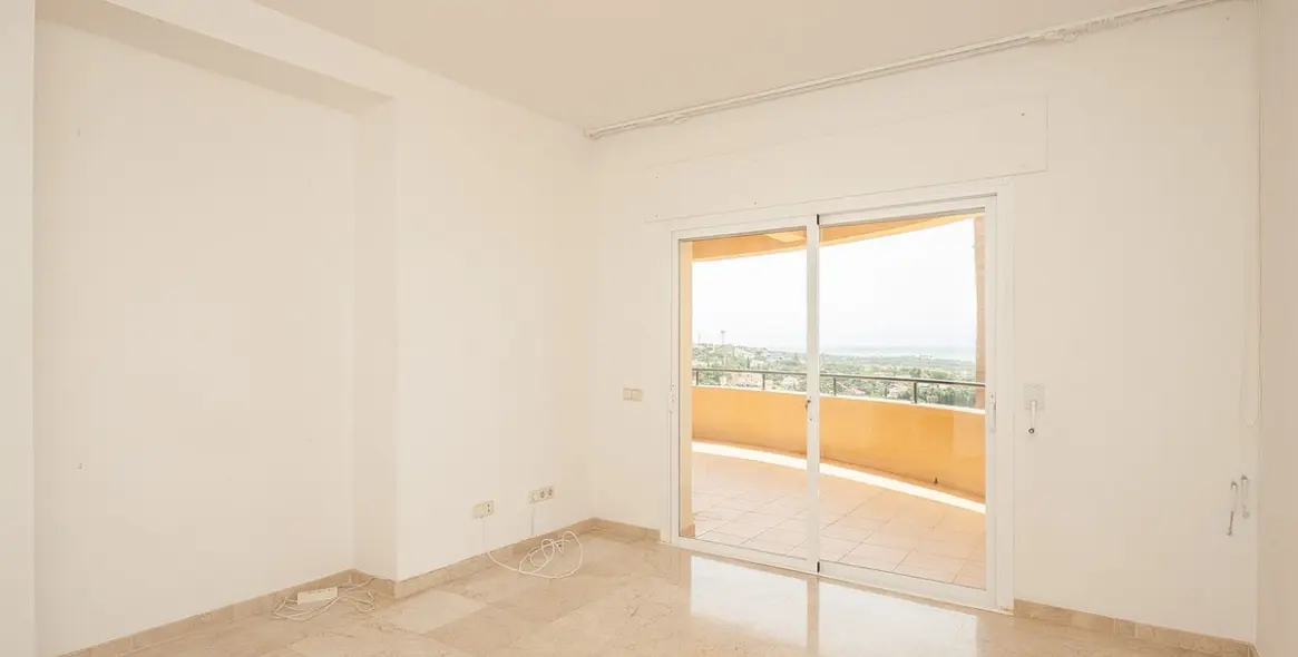 Venta de apartamento en planta media en Elviria 5