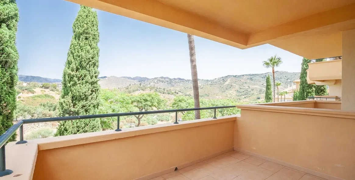 Venta de apartamento en planta media en Elviria 11