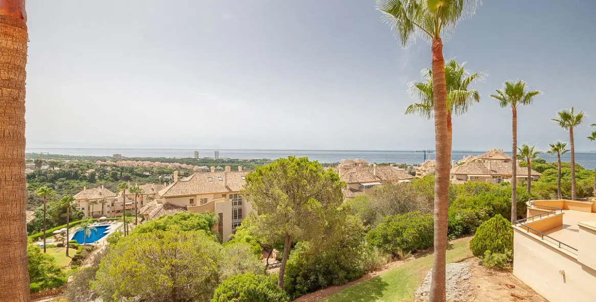 Venta de apartamento en planta media en Elviria 12