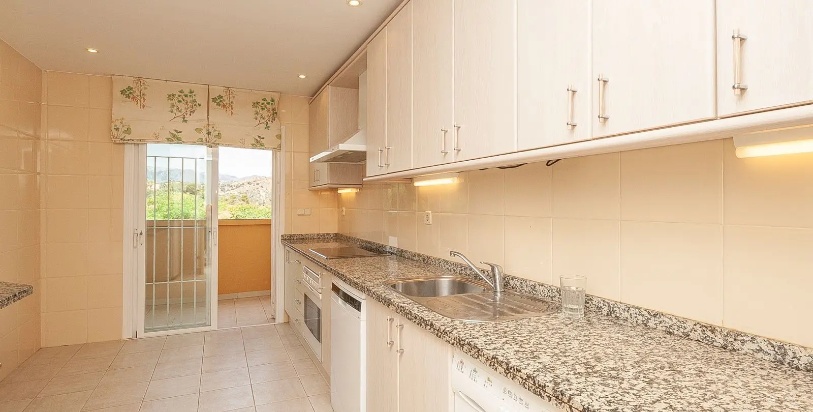 Продажа апартаментов на среднем этаже в Elviria 4