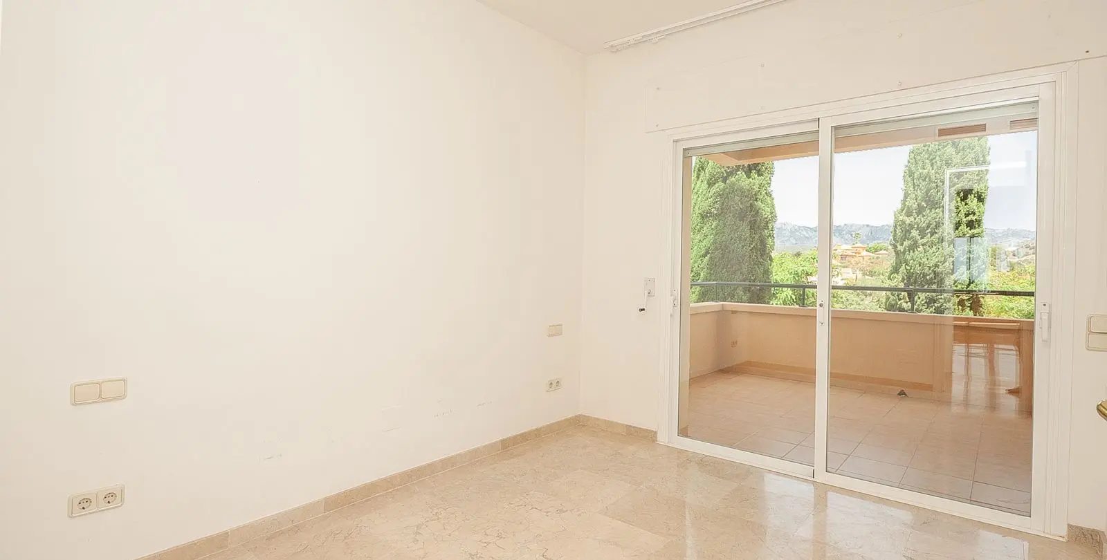 Продажа апартаментов на среднем этаже в Elviria 9