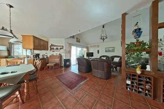 Image 6 thumb