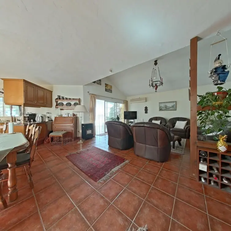 Sale of detached villa in Valtocado