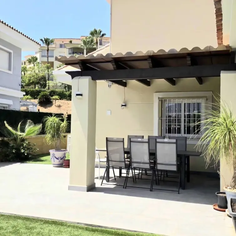Venta de villa independiente en La Cala Hills