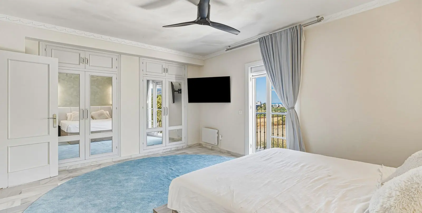 Sale of townhouse in Cancelada 11