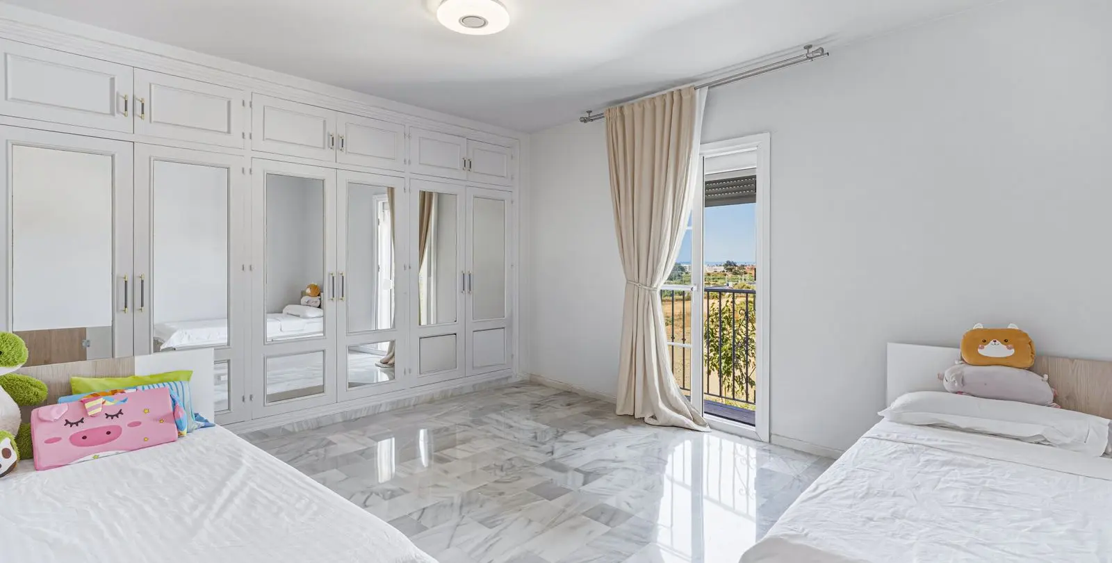 Sale of townhouse in Cancelada 16