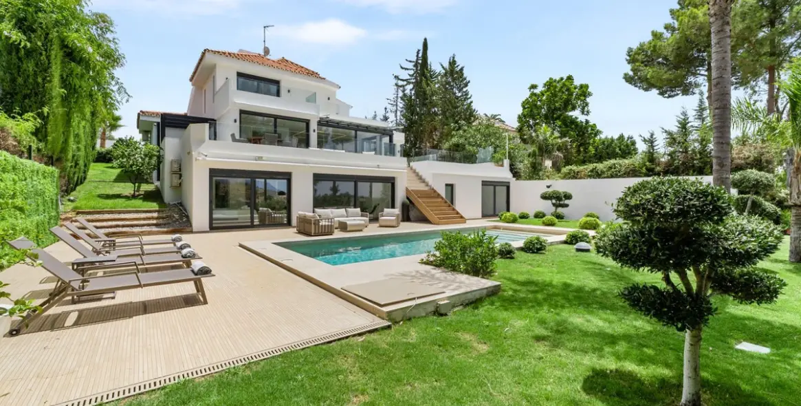 Venta de villa independiente en Nueva Andalucía 5