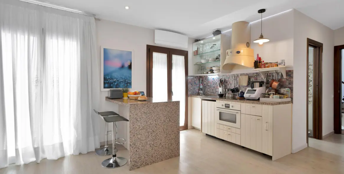 Venta de local comercial en Marbella 25