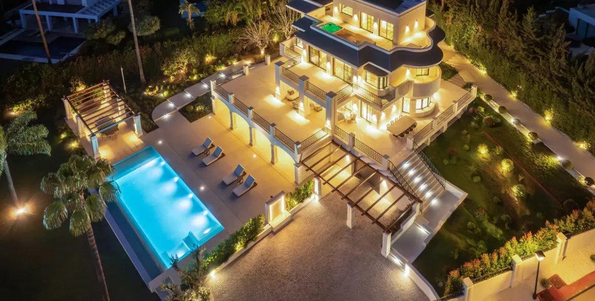 Sale of detached villa in Nueva Andalucía 1