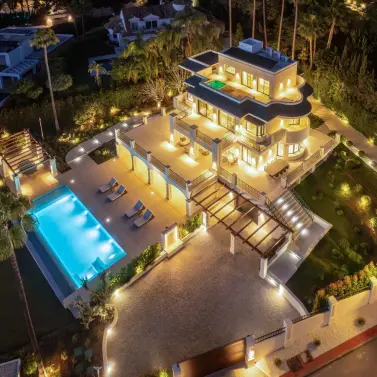 Venta de villa independiente en Nueva Andalucía