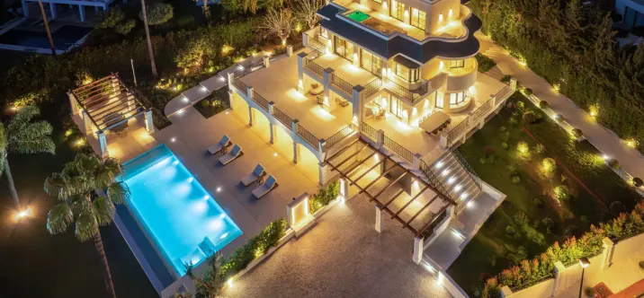 Venta de villa independiente en Nueva Andalucía 0