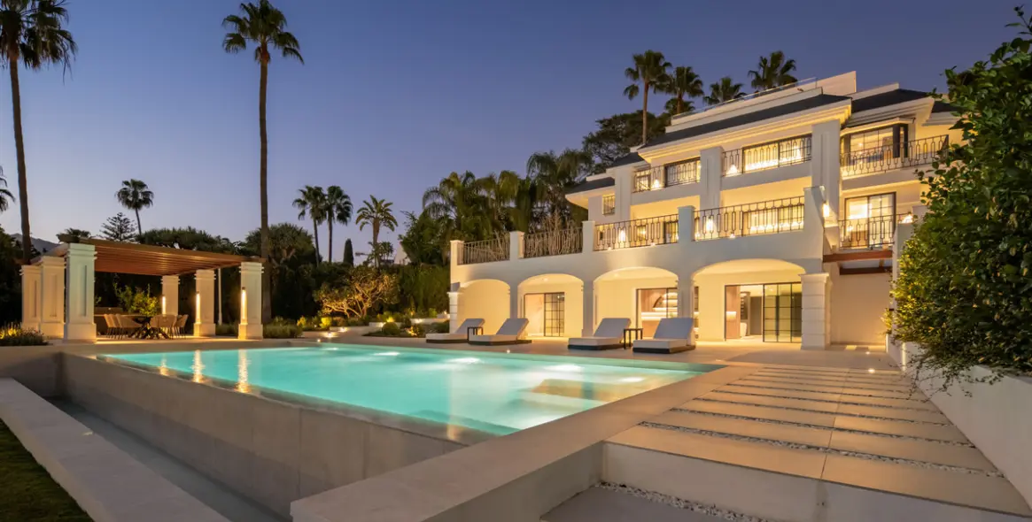 Sale of detached villa in Nueva Andalucía 3