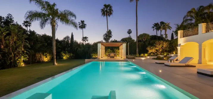 Venta de villa independiente en Nueva Andalucía 3