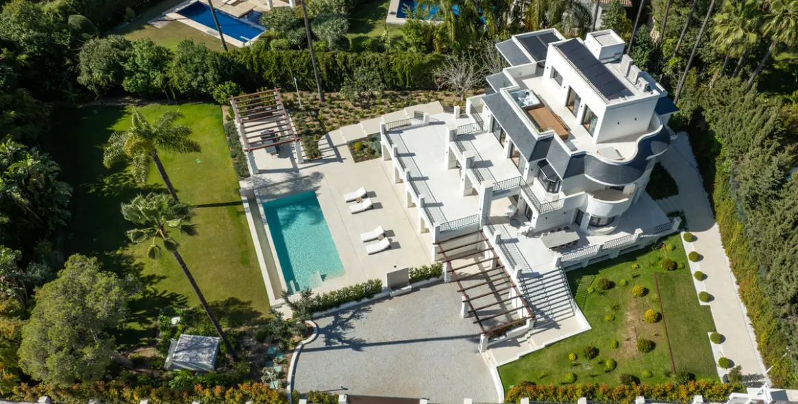 Sale of detached villa in Nueva Andalucía 5