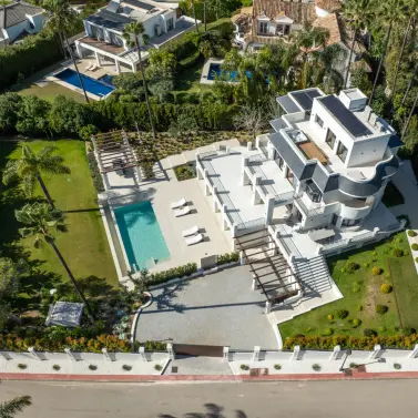 Venta de villa independiente en Nueva Andalucía