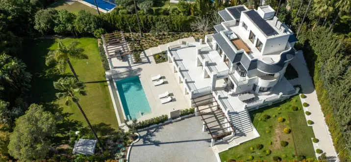 Venta de villa independiente en Nueva Andalucía 4