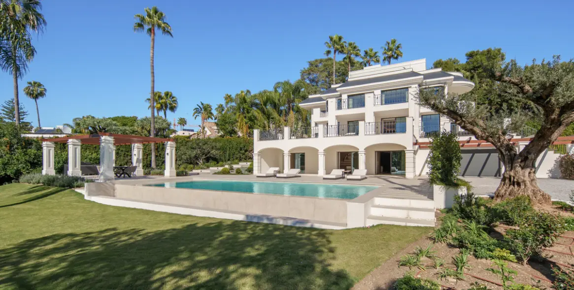 Sale of detached villa in Nueva Andalucía 6